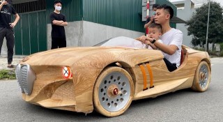 'Siêu xe' BMW 328 Hommage bằng gỗ của ông bố Việt nổi bật trên báo Tây